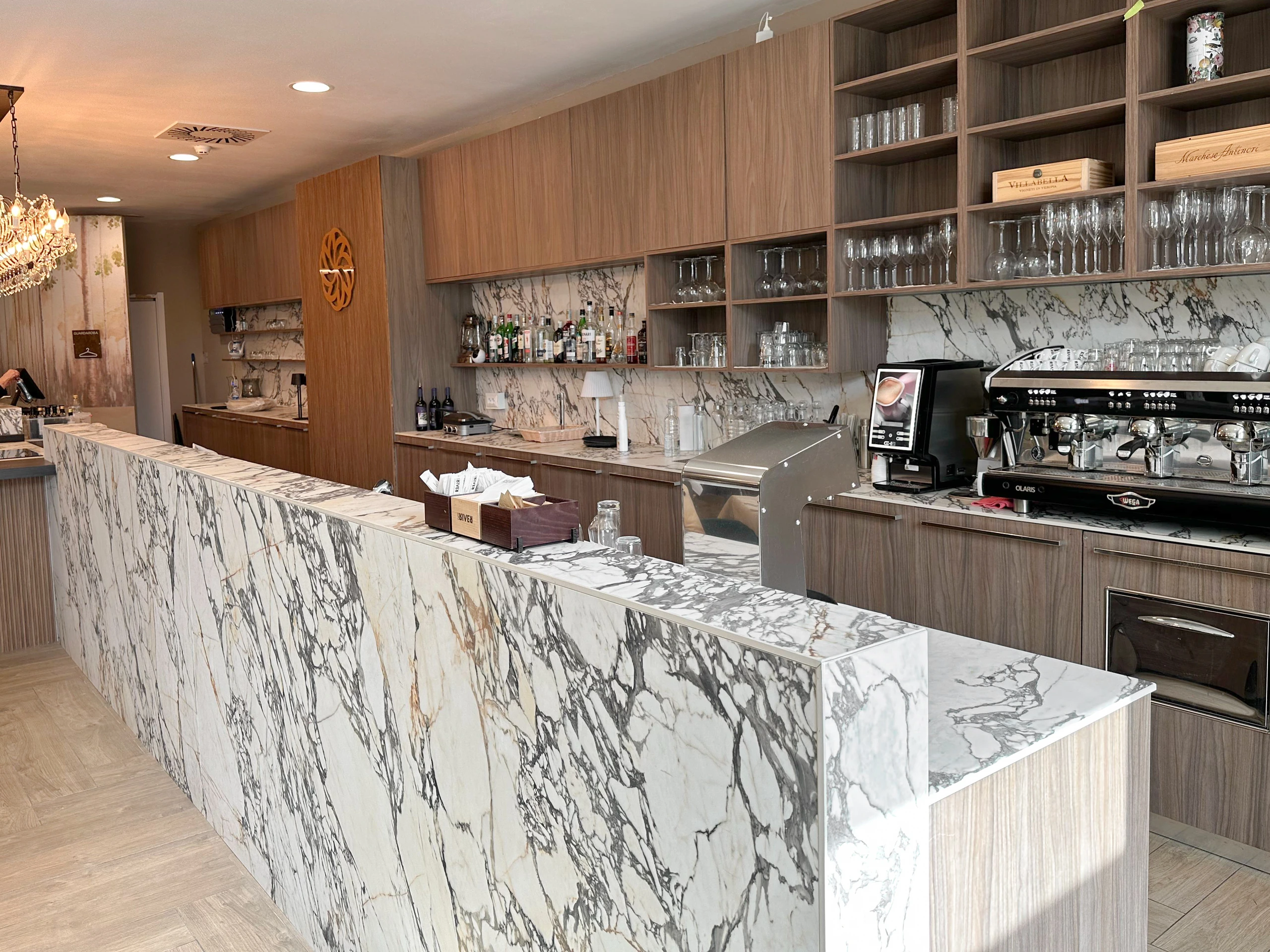 Siena residences · Marble counter at the residence bar